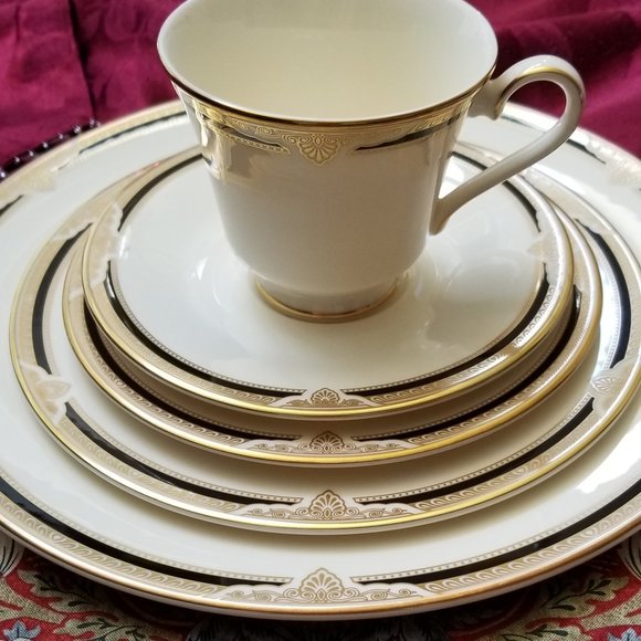 Royal Doulton Andover 5 pc Place Setting Elegant English Fine Bone China - Picture 1 of 12